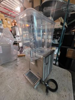Crathco D15-3 Refrigerated Drink Dispenser. 115v
Tested Freezing Live Pictures