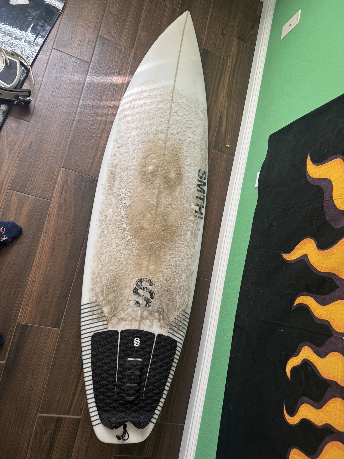 Surfboard-SMTH Shapes-Maytrix- 5’10”
