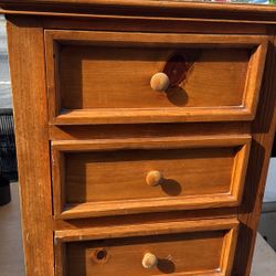  Nightstand / Dresser