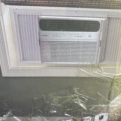 Frigidaire 12,000 BTU 