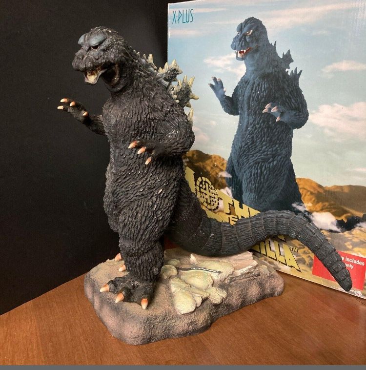 X-plus Mothra Vs Godzilla Set. Resin Statues