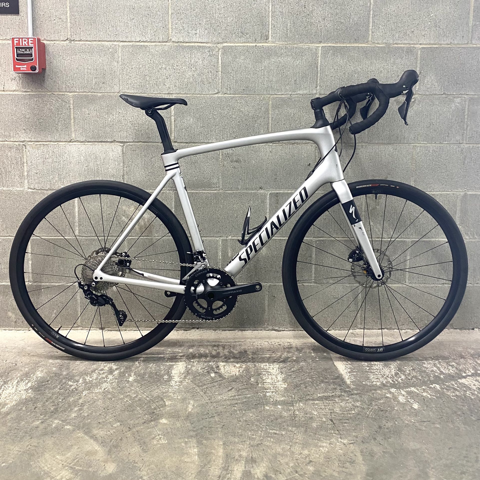 Specialized Roubaix Sport (2021) – 61 cm – Carbon Frame – Excellent Condition – 3200$ MSRP