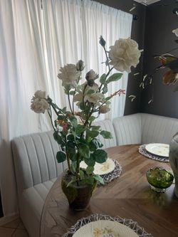 White roses decorative plant