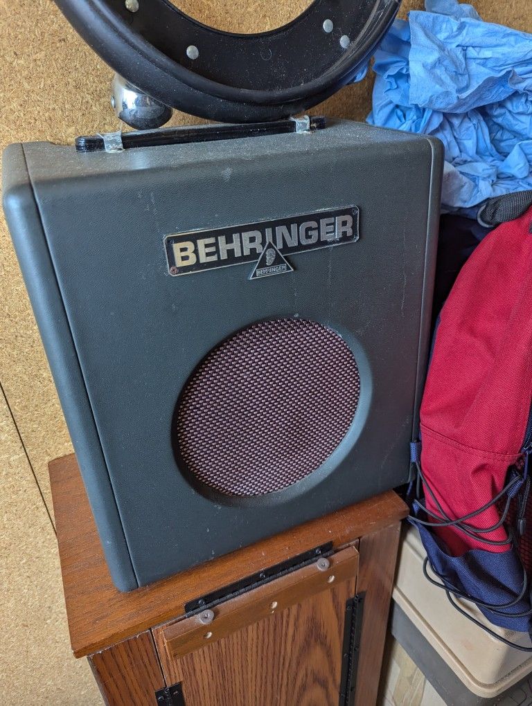 Behringer Amp