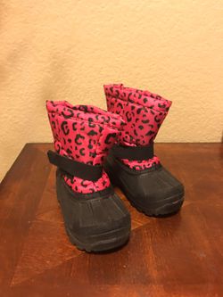 Girl snow boots size 8c