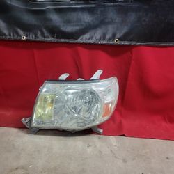 2005 - 2011 Toyota Tacoma Headlight Oem Driver Side 