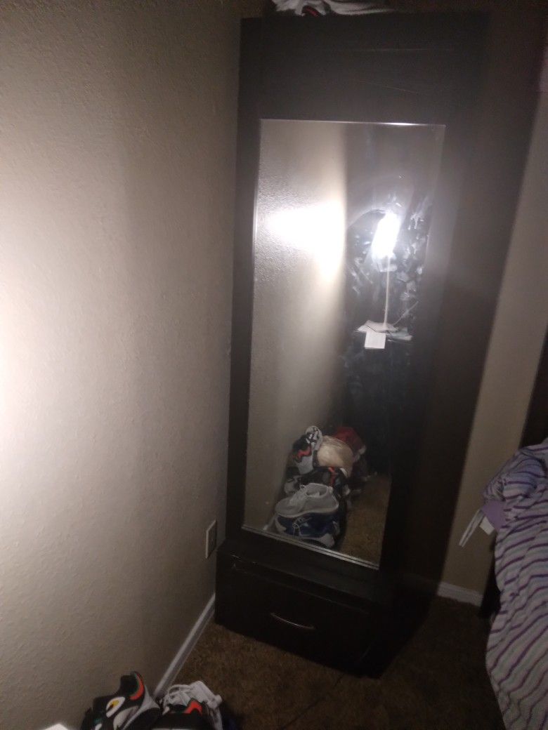 Sliding Miror/ Jores Cabinet