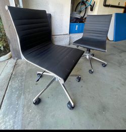 Eames Ribbed Premium Office Chair — 2 Available