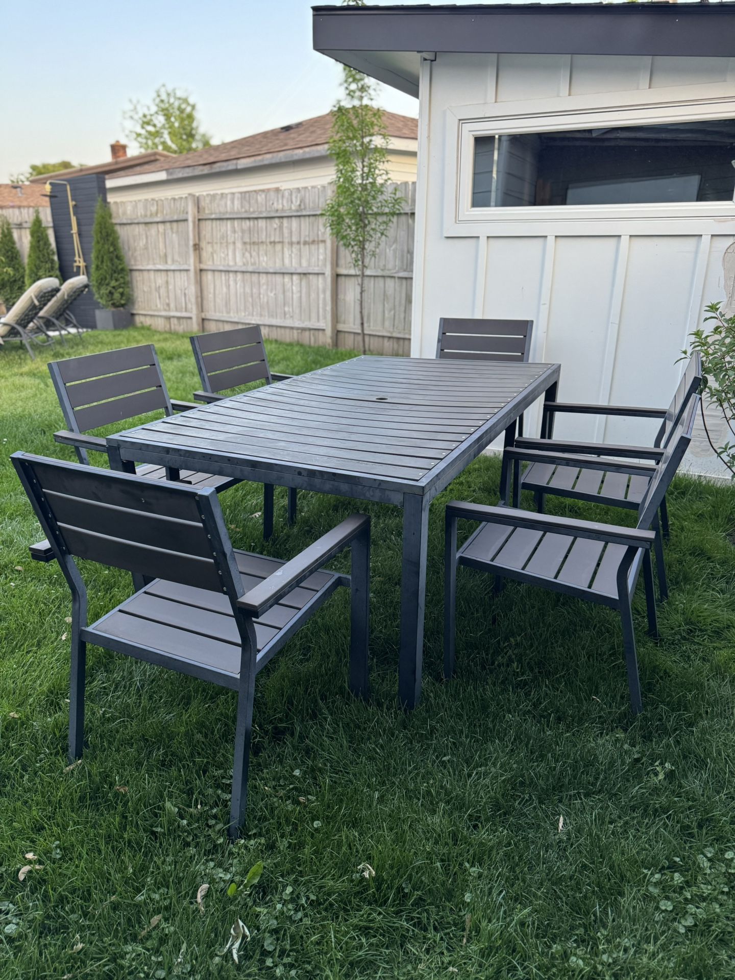 OUTDOOR METAL TABLE AND 6 CHAIRS