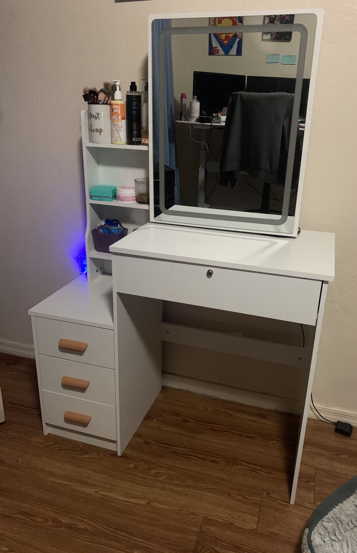 Vanity Desk with mirror