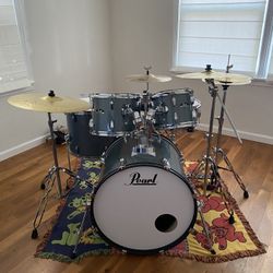Pearl Roadshow Drumset *Like New*
