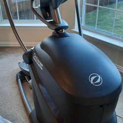 ELLIPTICAL - Octane Q37e Eliptical Machine Cardio Home Gym Equipment