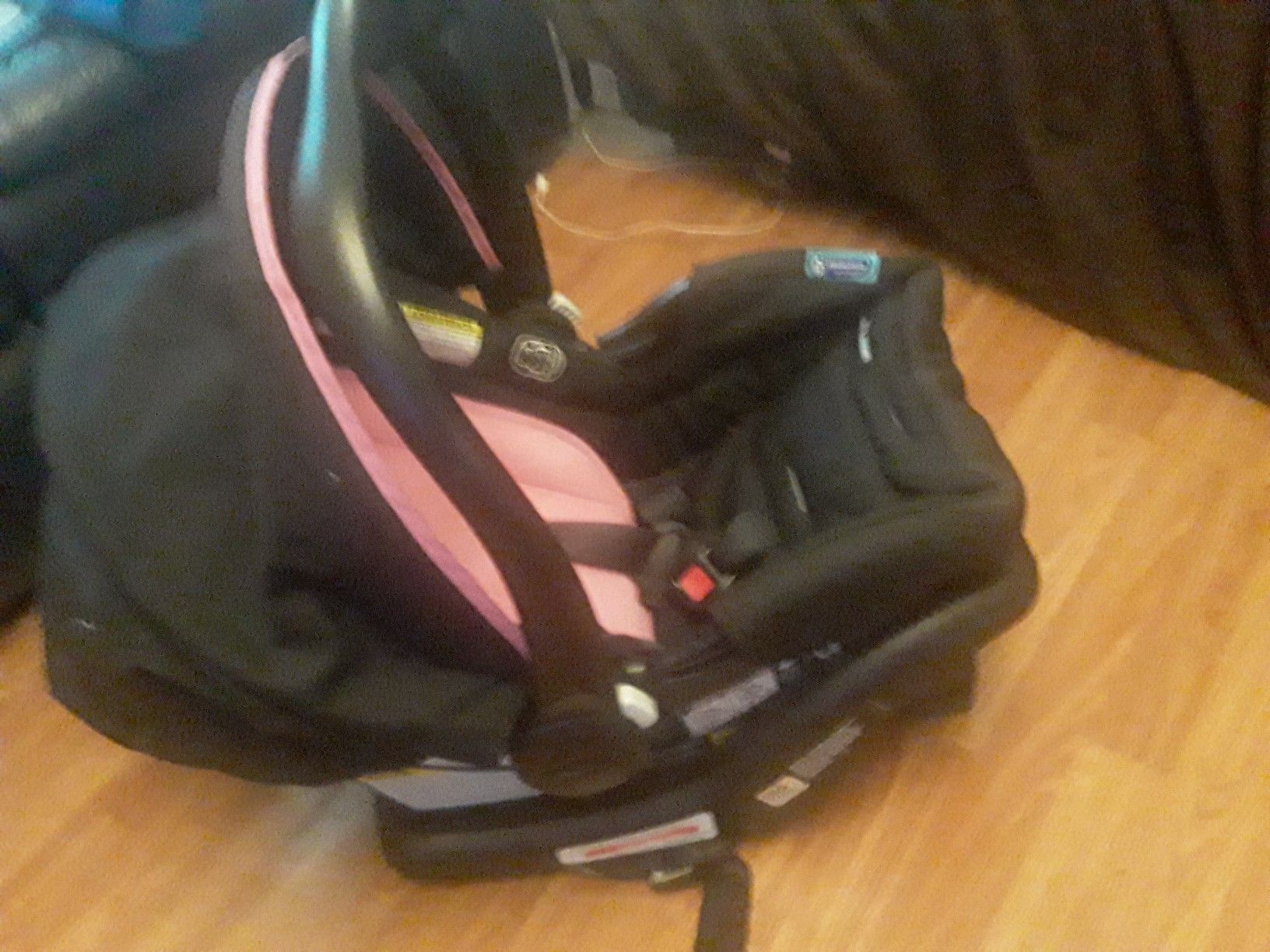 New Graco Snugride 35 lite Infant carseat