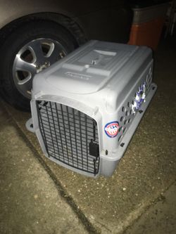 Medium pet CRATE great condition only 30 FIRM