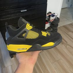 Jordan 4 Yellow Thunder Size 8:5  With Box 