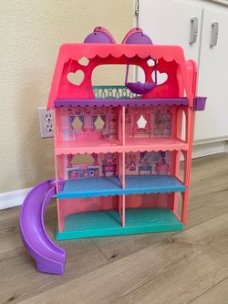 Toy- Minnie Doll House