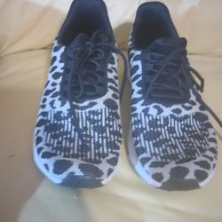 Women's Swift Run Raw White & Core Black Adidas Shoes