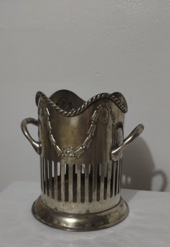 INTERNATIONAL SILVER CO CHAMPAGNE BOTTLE HOLDER  - TALL COASTER 7"