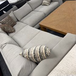 Oversized chaise , sectionals , same day delivery 🚚, zero money down