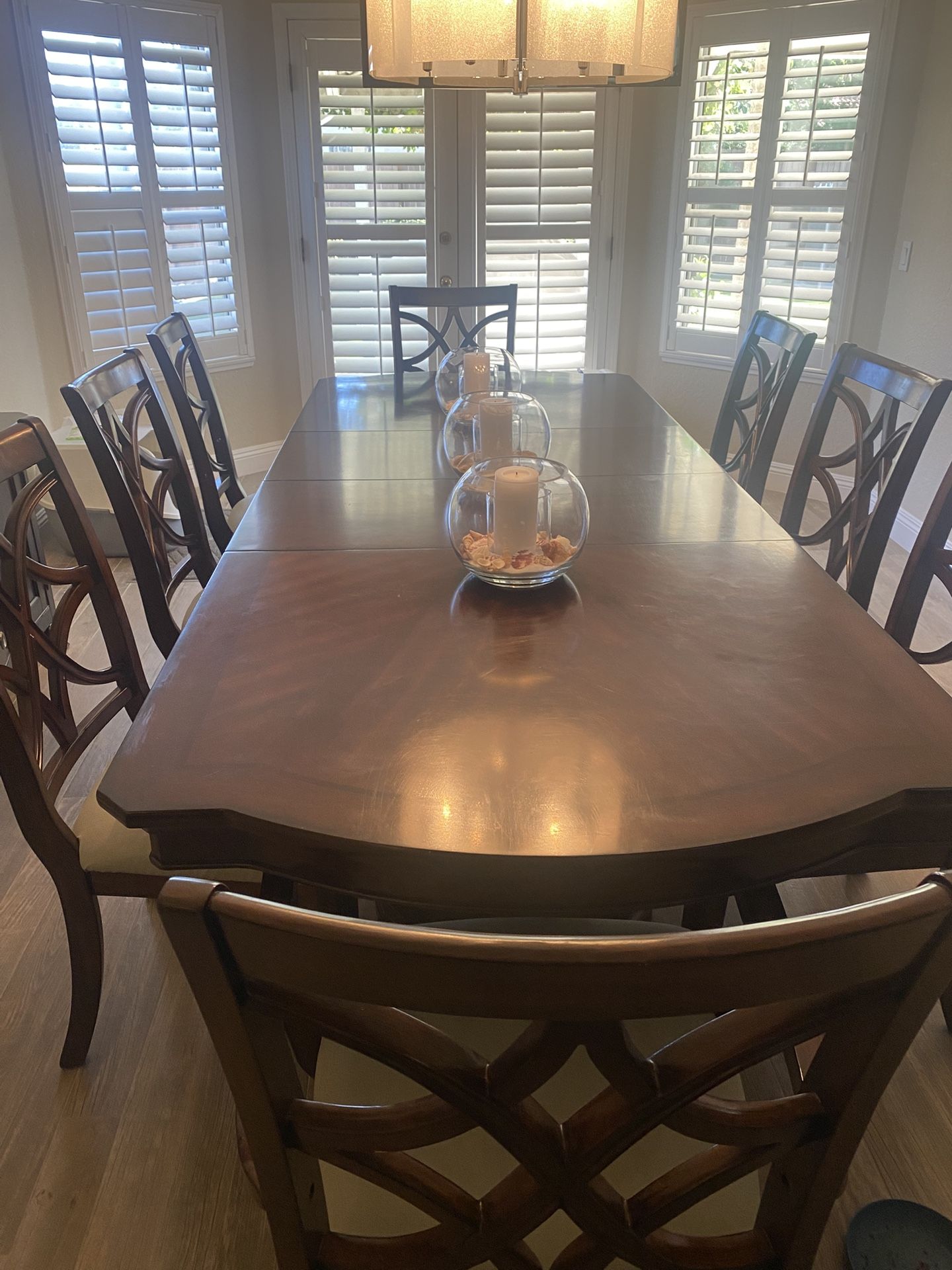 Dining table with 8 Chairs