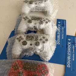 PS4, Controllers 