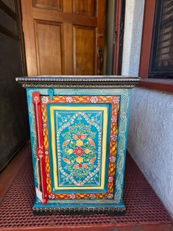 Painted by hand side nightstand Indian forniture