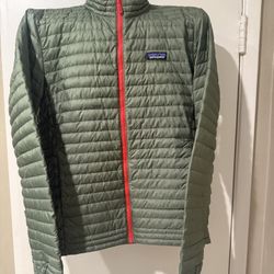 Patagonia Men’s Ultra-Lightweight Puffer Jacket (Olive & Orange)