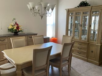 Dining Room set with 1 leaf and chairs