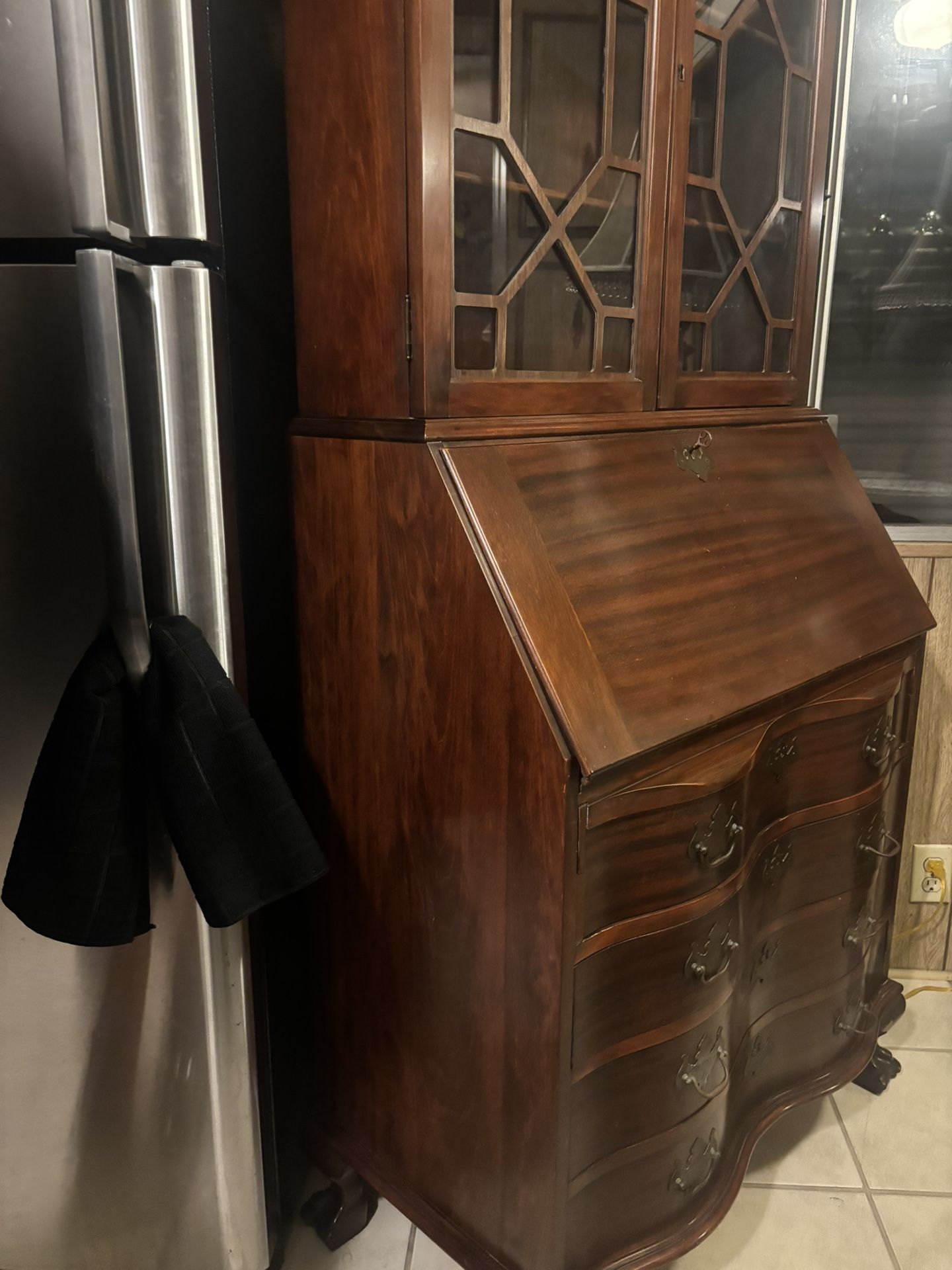 Vintage Secretary Desk Claw Feet $50 Has Original Key To The Locks Excellent Condition