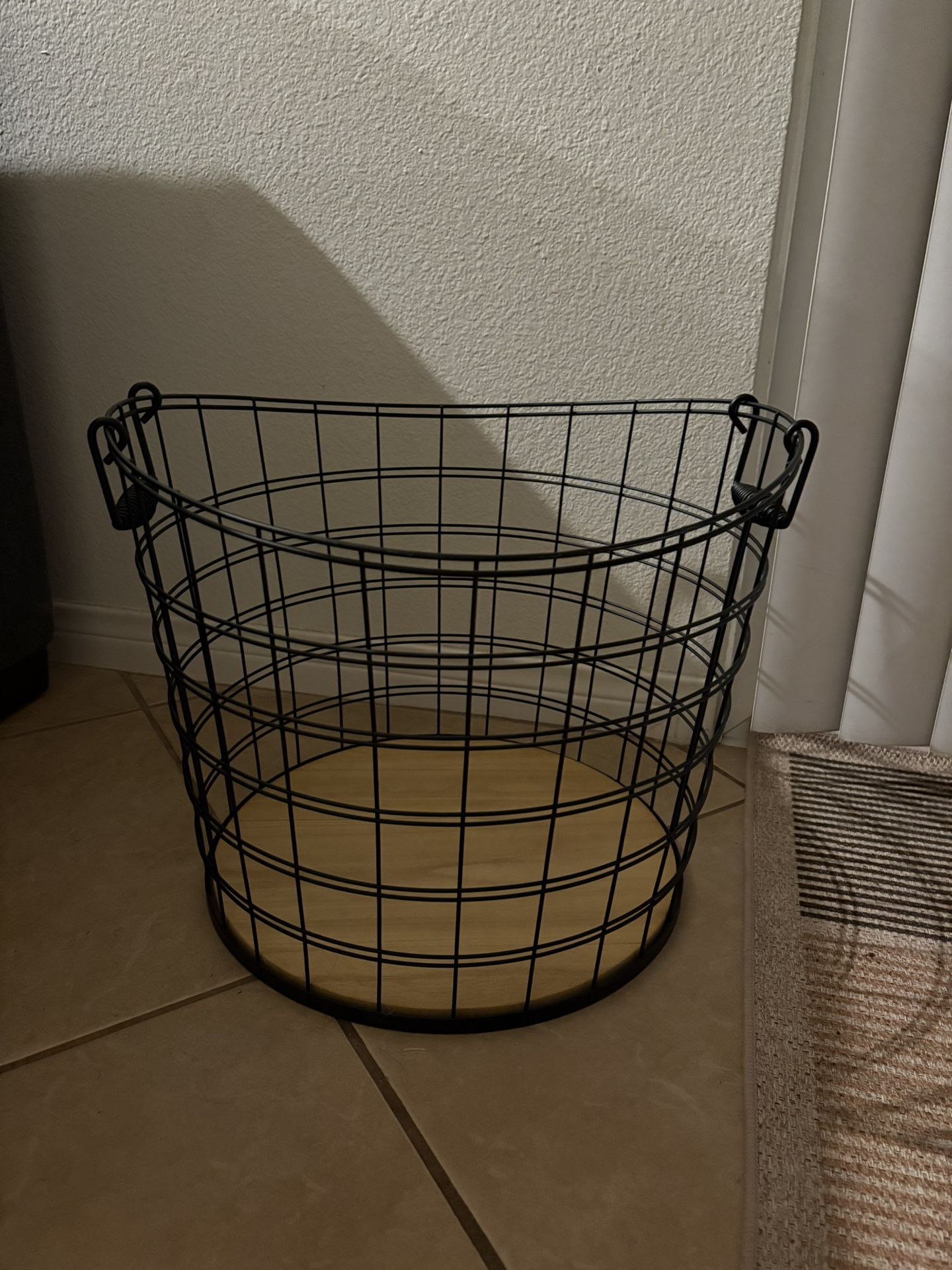 Wire storage basket