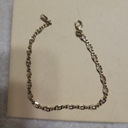 18 K Gold Bracelet.  Weight Is 5.9 Grams 
