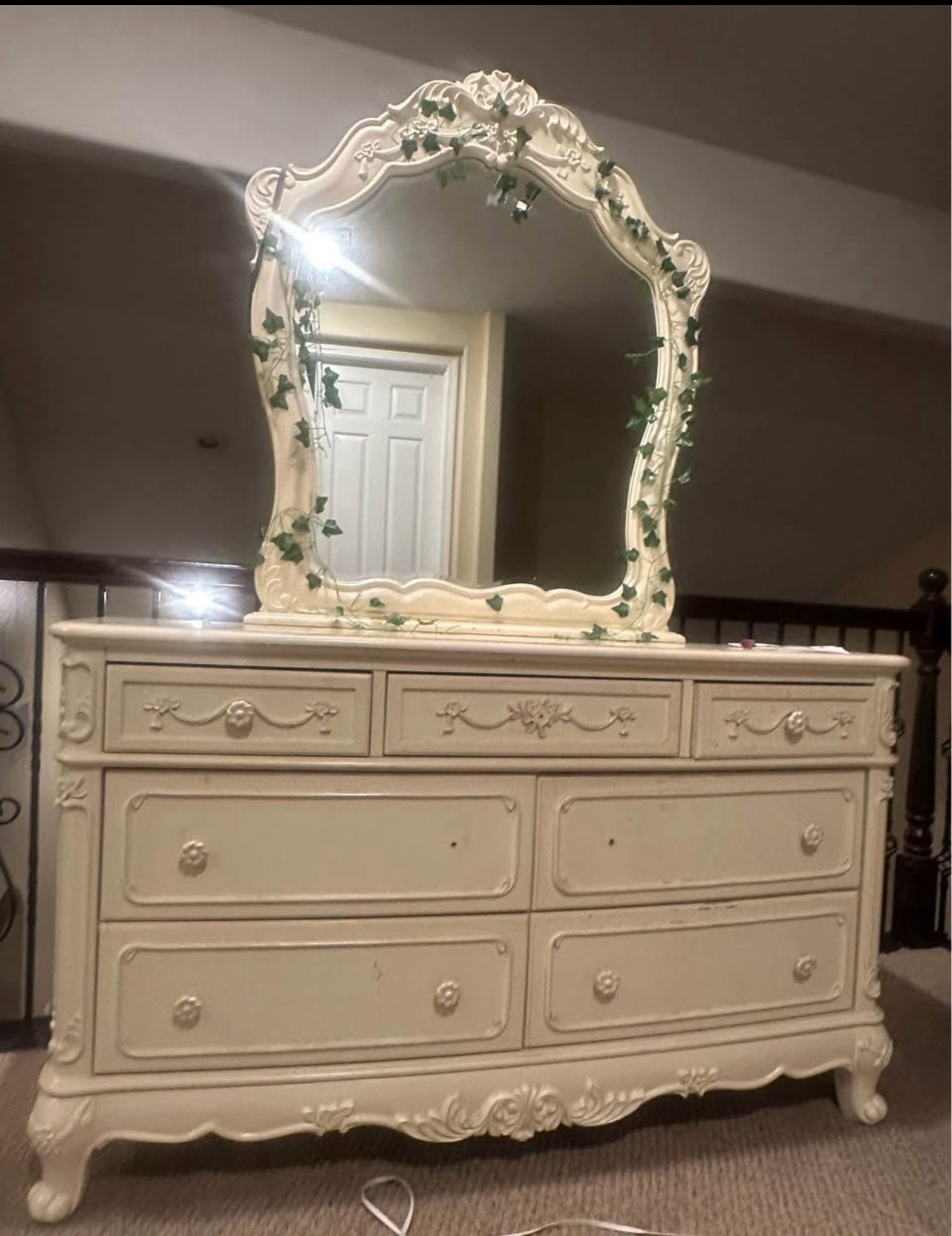 Dresser With Mirror