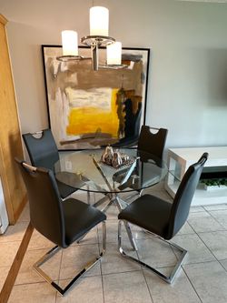 Round glass dinning table set