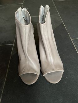 Leather Size 9 women’s heels 👠