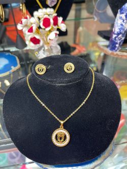 Necklace and earring sets