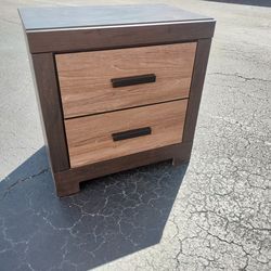 🚨 DEAL ALERT 😄Ashley Nightstand 🚨