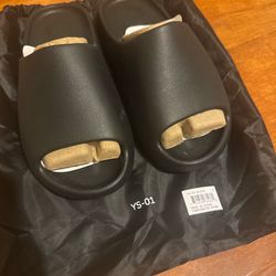 Yeezy slides black Sz 9
