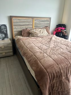 700
