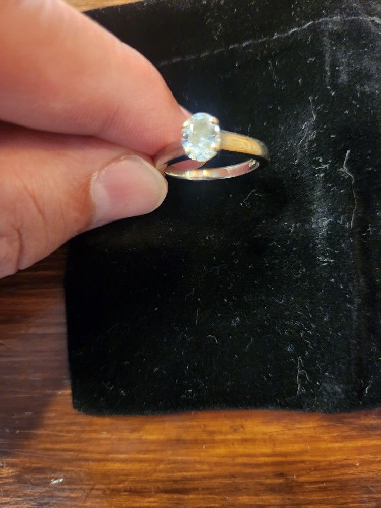 14k White Gold Diamond Ring 