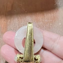Vintage Gold tone Brooch Pin !