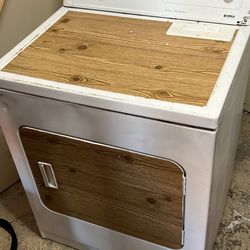 Basic Kenmore electric dryer with 3 prong cord.