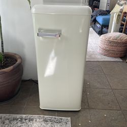 Mini Retro Fridge