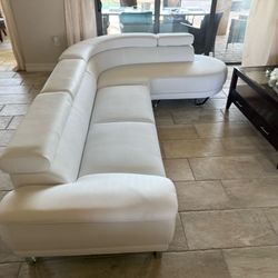 Brand New Leather Sectional Sofa / Available in Black, White and Gray / Sofa Seccional Nuevo a Estrenar …. Fast Delivery 