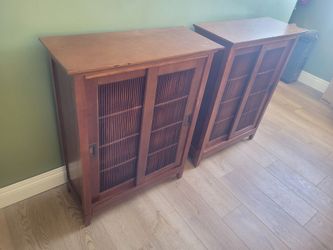 2 nightstand side tables