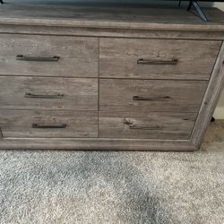 6 Drawer Dresser With 2 Night Stands 
