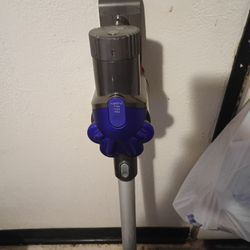 DYSON DC35 MULTI FLOOR VACUUM 