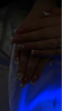 nails
