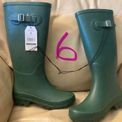New Rain Boots Women’s Size 6