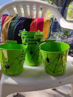 Mini Halloween metal buckets