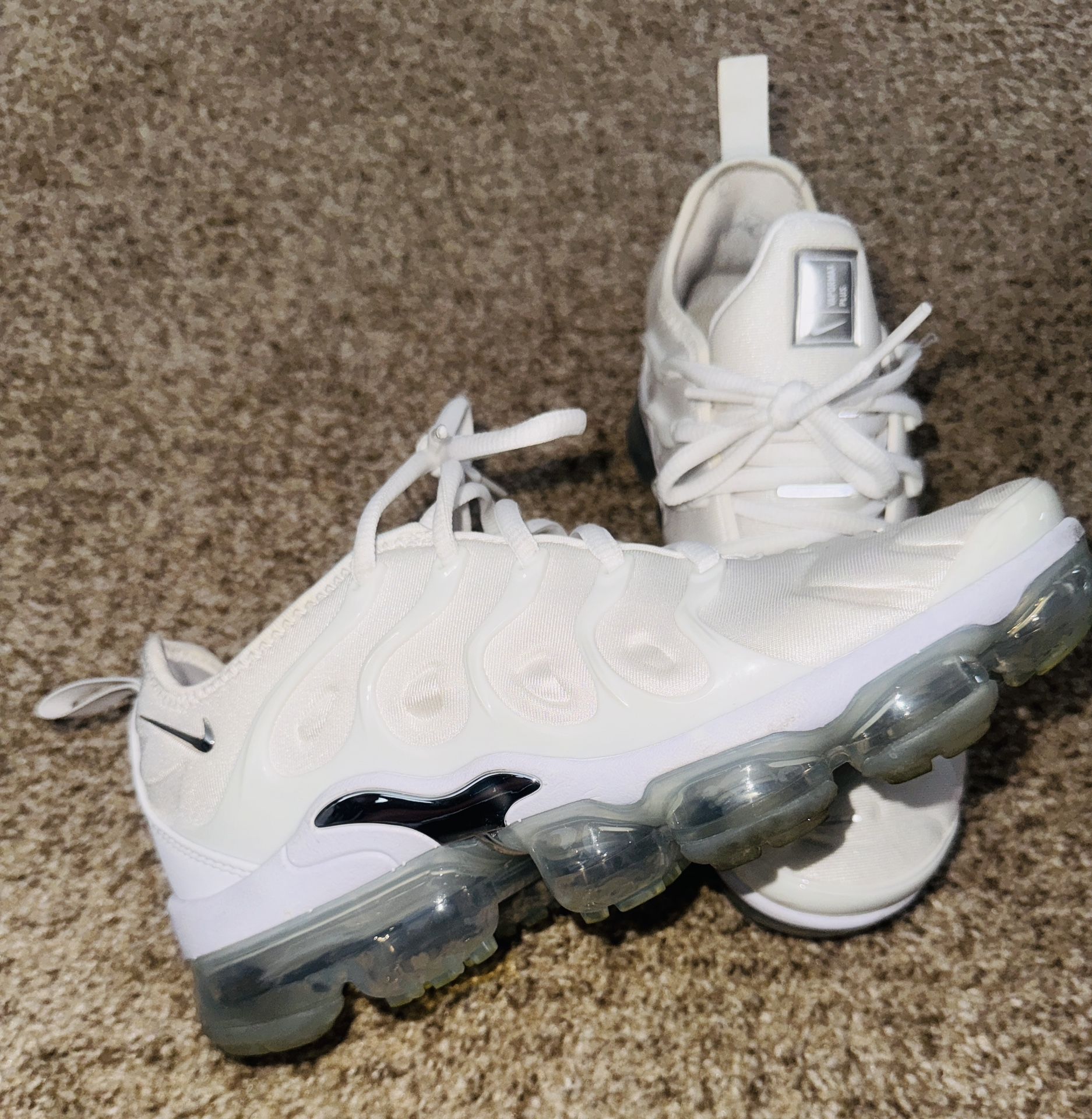 White Nike Shox, Size 7 Women/5.5 Y